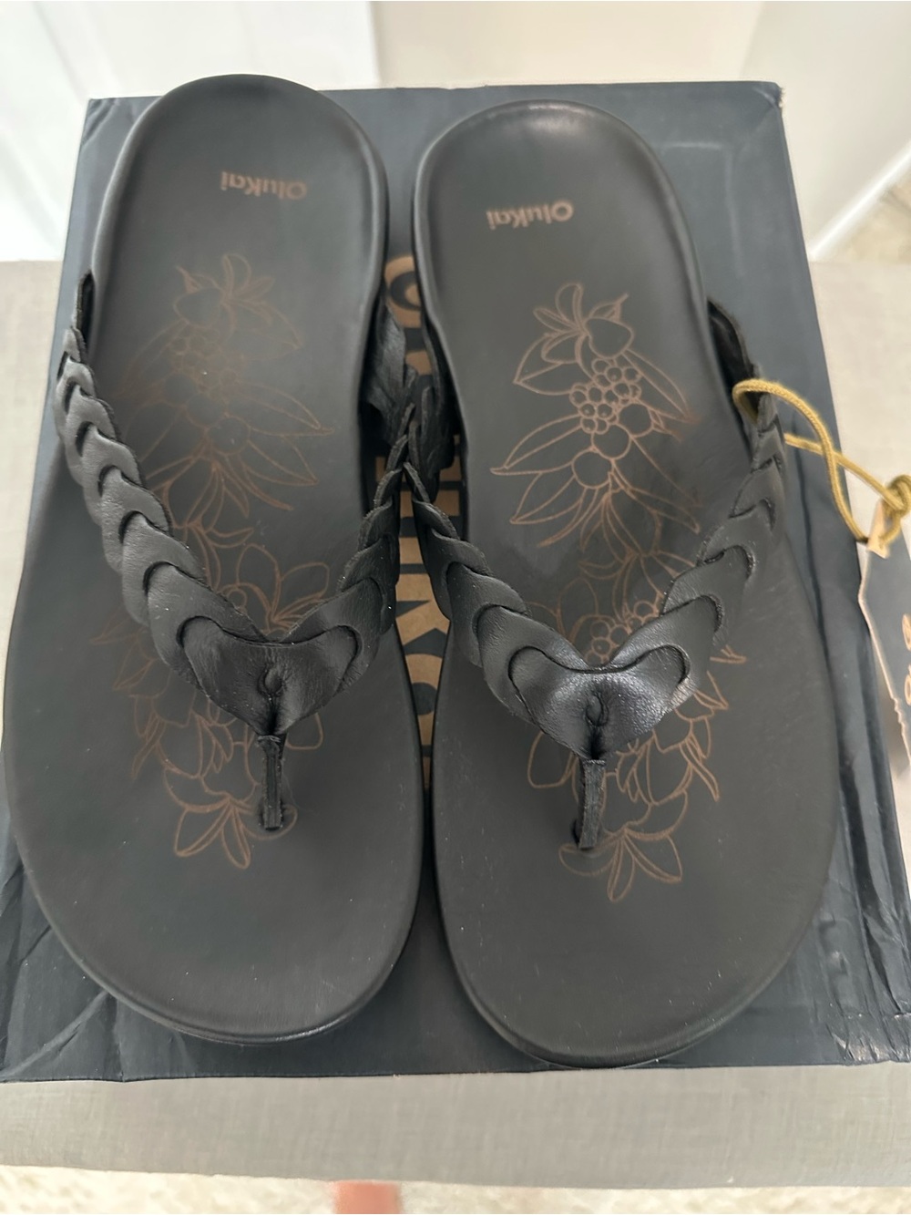 NWT OluKai Women's Lei Black Braided Leather Thong Sandals